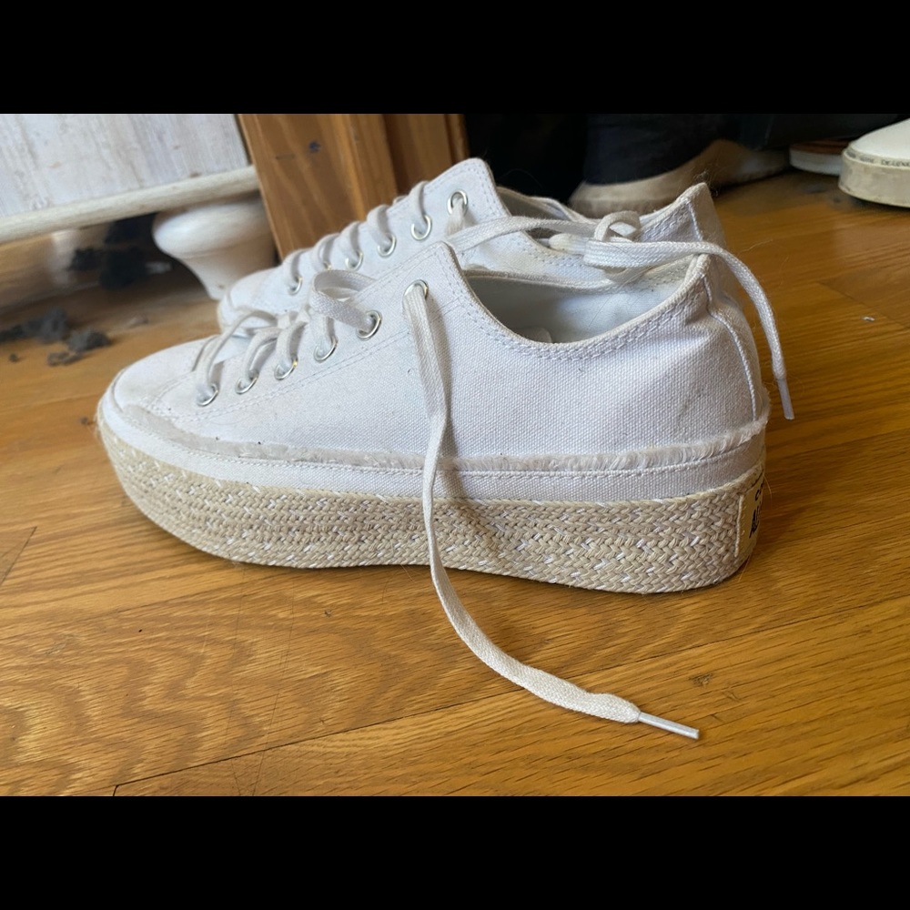 White low top converse